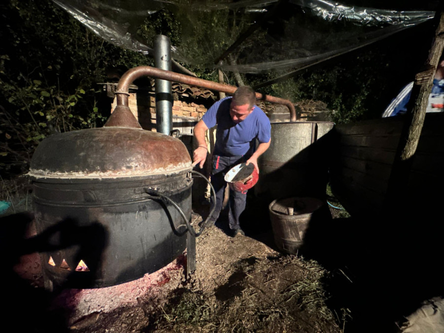 Puši se vesela mašina: Nenad je zanat naučio od dede i ne prepušta ga zaboravu! (FOTO)