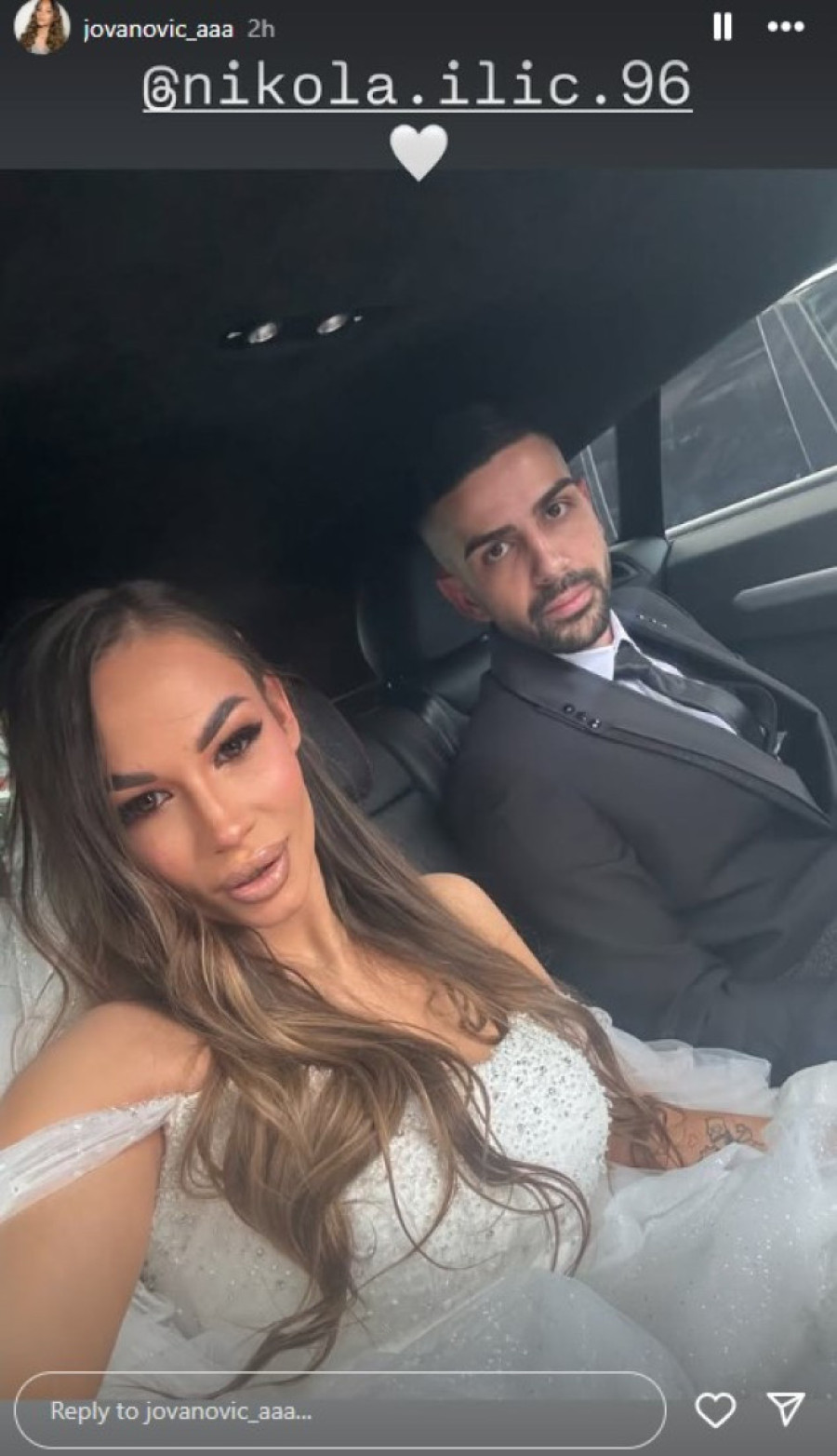 Udala se rijaliti učesnica! Mladoženja s nanogicom, ona u raskošnoj venčanici