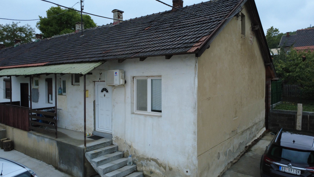 "Beba leptir" iz Bora rasplakala Srbiju: Irina bez ruku i kolena čeka dom koji će joj spasiti detinjstvo! (FOTO)