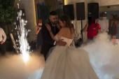 Vatromet samo "bije"! Bivša zadrugarka s mužem odigrala prvi ples: On još nosi nanogicu! (FOTO)