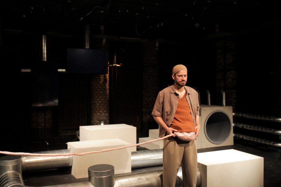 Burni aplauzi na premijeri predstave "Režim isceljenja" u Ateljeu 212: Opsesija lečenjem, večnim životom i mladošću (FOTO)