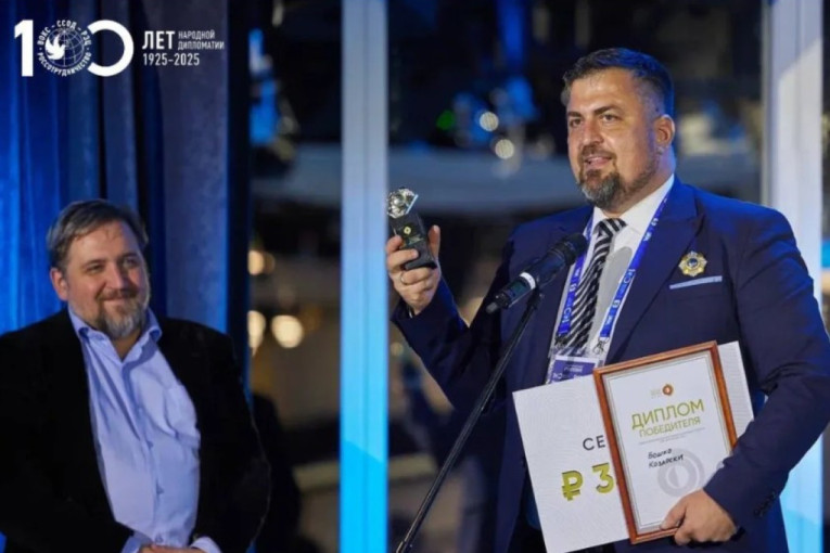 Boško Kozarski osvojio međunarodnu nagradu „Pošten pogled“ u Moskvi!