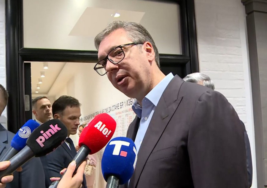 Borba za NIS: Vučić održao sastanak sa predstavnicima MMF-a