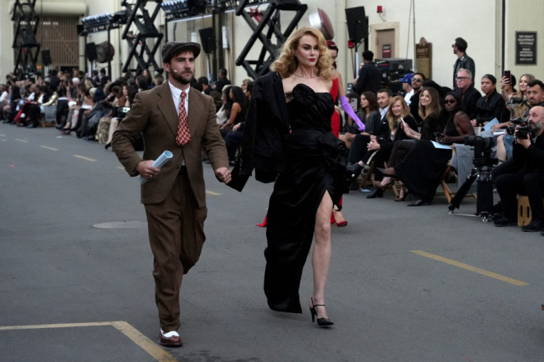 Nikol Kidman nikad moćnija: U jeku razvoda se pojavila u glamuroznoj haljini i zasenila ceo Holivud (FOTO)