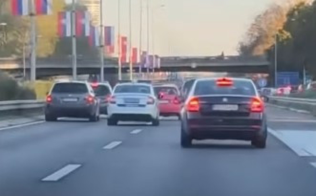 Policijska potera na Novom Beogradu, izbegnuta nesreća! (VIDEO)