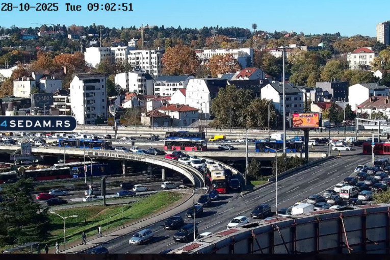 Beograd ponovo blokiran u jutarnjem špicu: Kolaps na Gazeli, Plavom mostu i autoputu