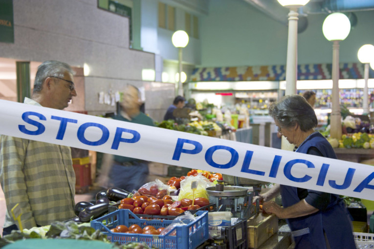 Haos na zagrebačkoj pijaci: Deo građevinske konstrukcije pao na kupce