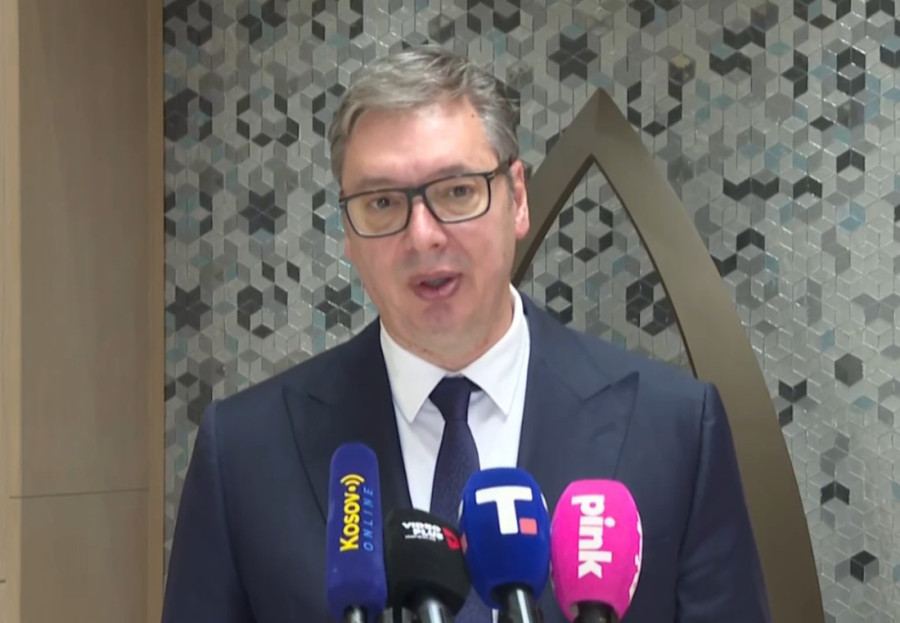 Vučić: Čestitam Lazoviću i Manojloviću što više ne kriju da rukovode i upravljaju protestima!