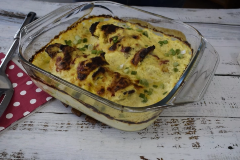 Recept dana: Piletina u pavlaci iz rerne je kremasto jelo koje budi sva čula