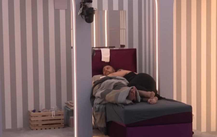 Šok! Asmin i Miljana završili u krevetu! Zagrljeni zaspali zajedno, Kulićka se pribila uz njega (FOTO)