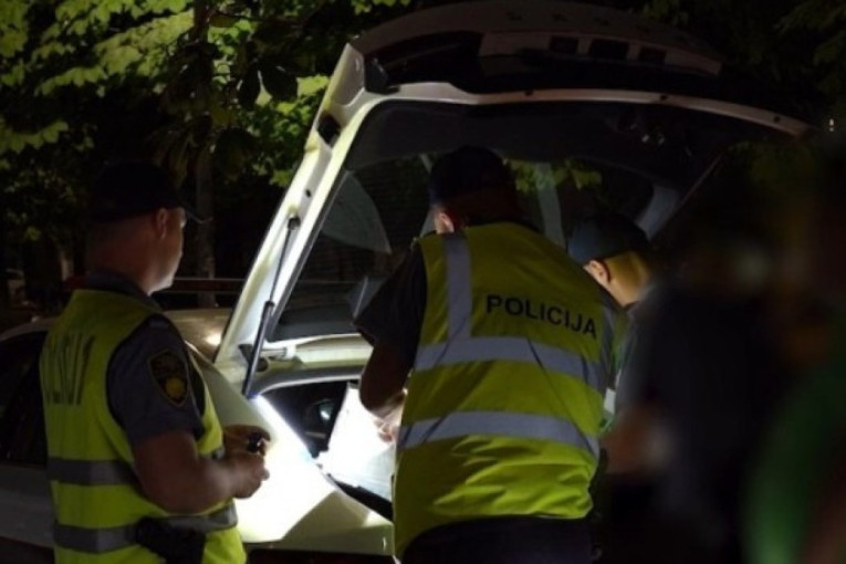 Policajci kao makroi: Devojčice iz doma podvodili klijentima