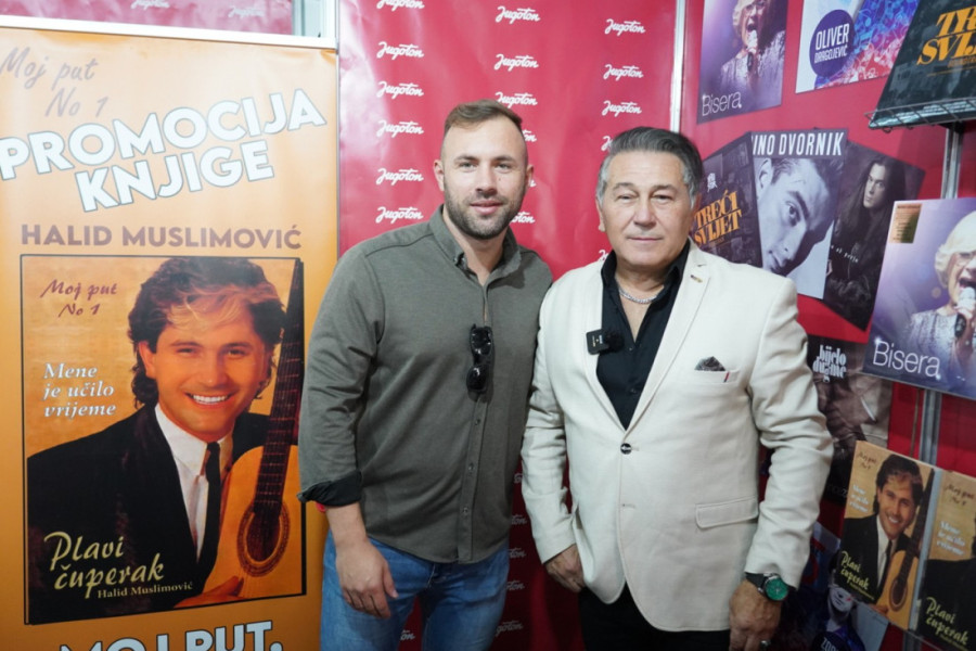 Nedavno osuđen, sad promoviše autobiografiju! Halid Muslimović na Sajmu knjiga sa sinom: Mora još da se radi
