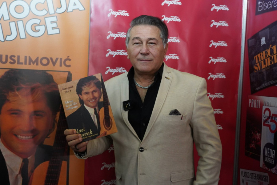 Nedavno osuđen, sad promoviše autobiografiju! Halid Muslimović na Sajmu knjiga sa sinom: Mora još da se radi