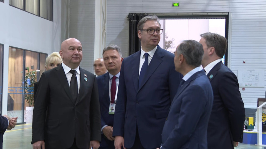 Predsednik Vučić: Deo blokadera ne krije da mrzi Srbiju, nije čudno što je prekrečen mural! (VIDEO)