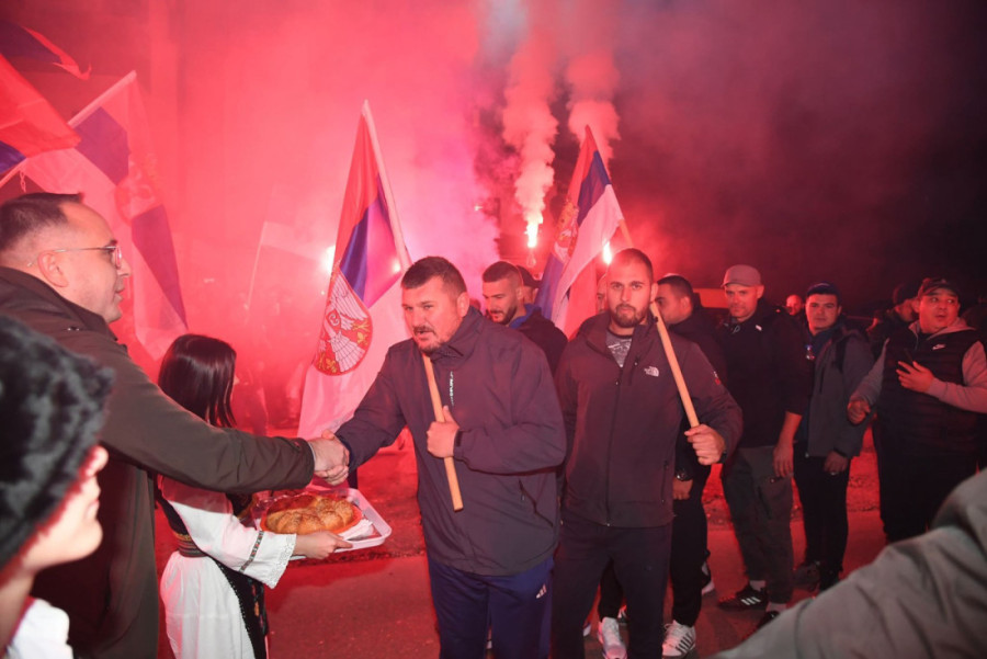 Kod Ušća organizovan veličanstven doček za Srbe pešake sa KiM: Put nije lak, ali izdržaćemo! (FOTO/VIDEO)