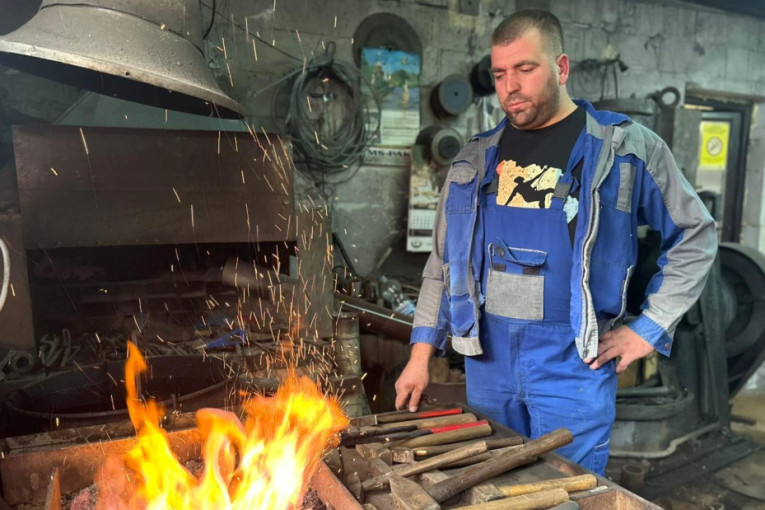 Ovaj zanat u Srbiji izumire, a veoma je važan: Vladimir je jedan od retkih koji se njime bavi (FOTO)