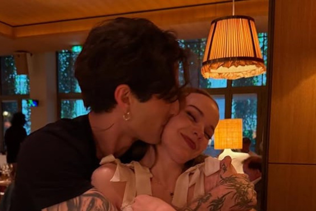 Damijano David verio devojku! Roker za kojim lude žene stavio dijamantski prsten Diznijevoj zvezdi! (FOTO)