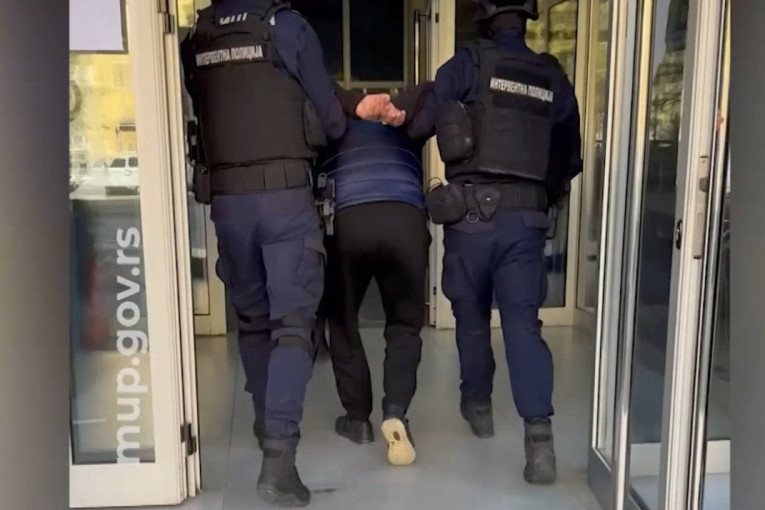 Dramatična potera kod Sokobanje: Diler povredio policajca, pohapšena i četvorica kupaca