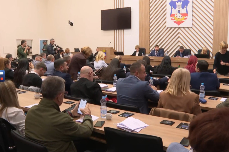 Mirković (SNS) u Skupštini grada: Mi radimo za građane, a opozicija neće ni na sednicu (VIDEO)