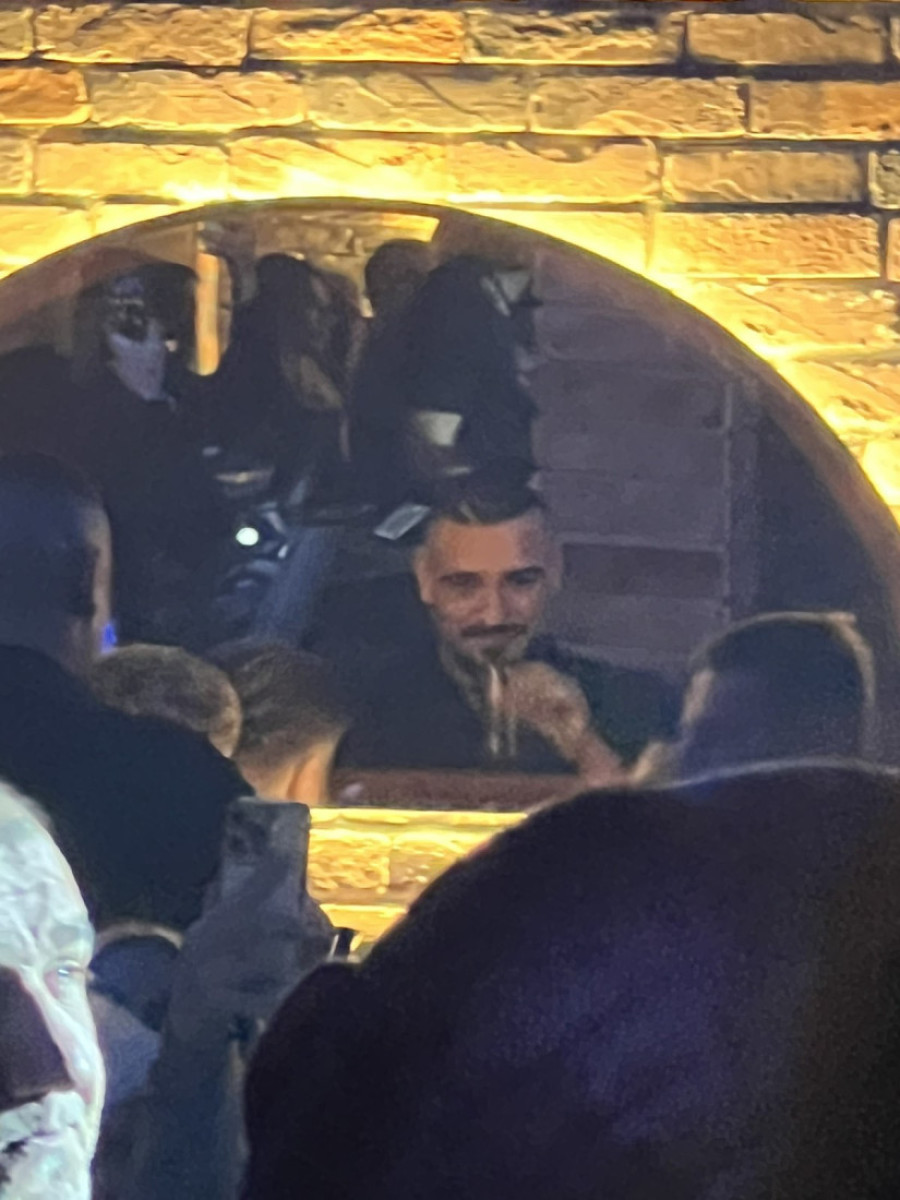 (PAPARACO) Darko Lazić u provodu nakon udesa: Ispred njega kibla pića, veselio se do kasno u noć