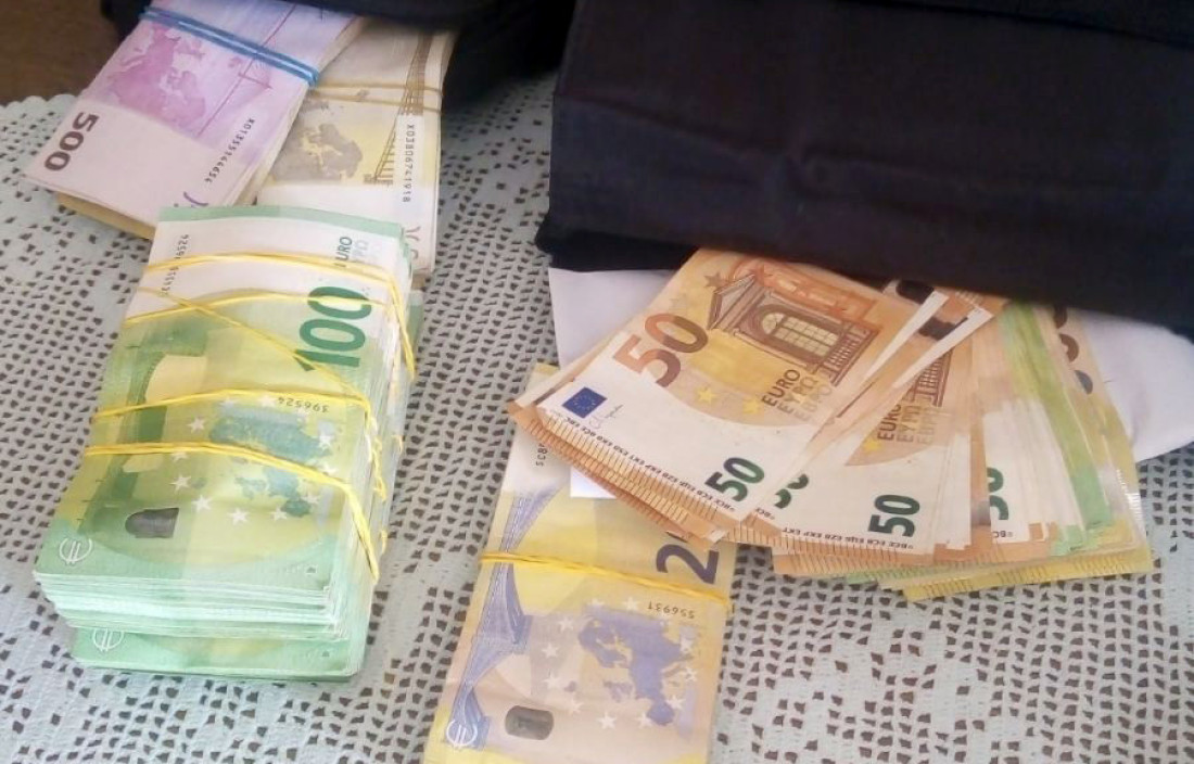 Skladište puno šverca: Operativci SBPOK-a našli cigarete i gomilu keša (FOTO)