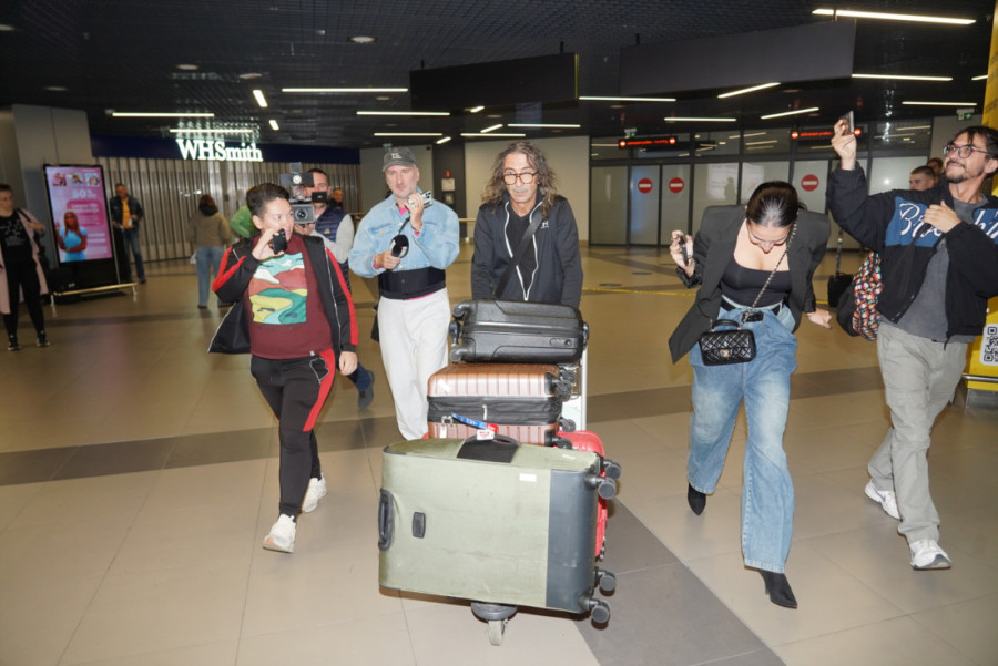 Nikolićeva po povratku iz Dubaija boravi kod kuće, ali nije sama: Evo šta se dešava u stanu pevačice!