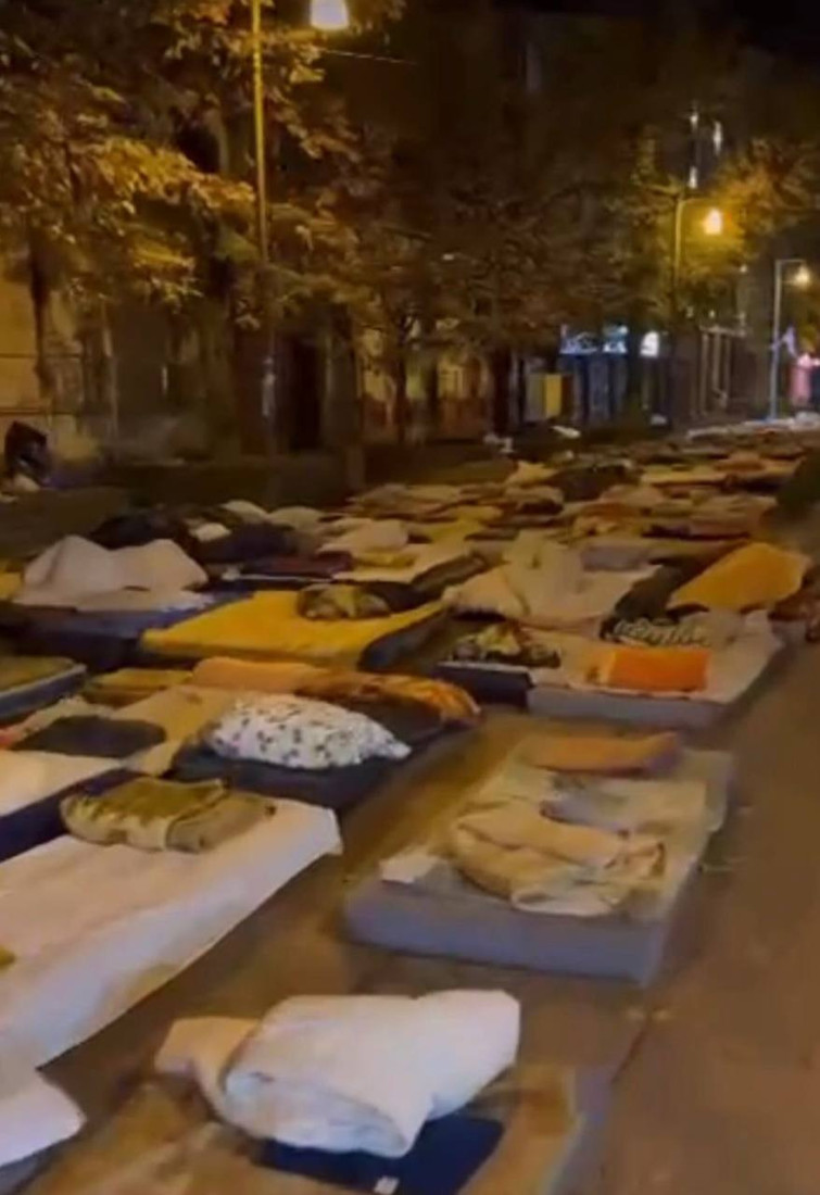 Scenografija je postavljena, samo glumaca nema nigde! Komične scene iz Inđije, blokaderi doživeli fijasko (FOTO)