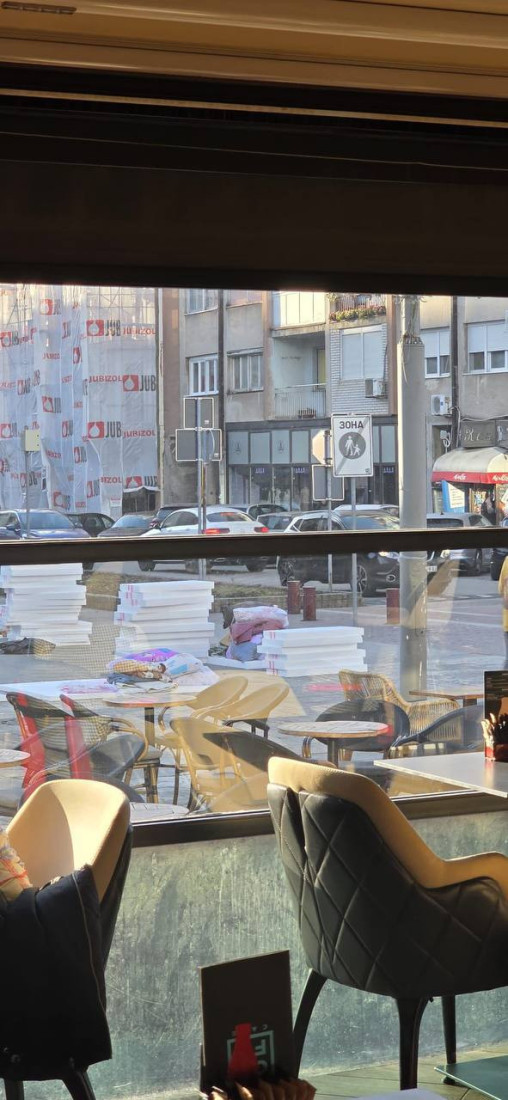 Scenografija je postavljena, samo glumaca nema nigde! Komične scene iz Inđije, blokaderi doživeli fijasko (FOTO)