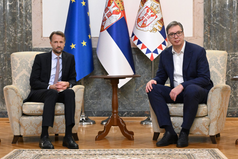 Vučić sa Bekeratom: Evropske integracije i članstvo u EU ostaju strateški cilj Srbije