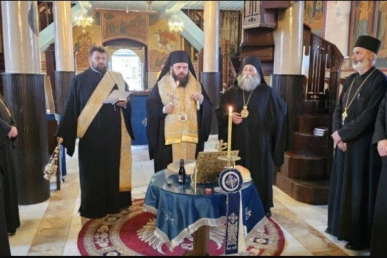 Crkva je mesto gde se za preminule molimo: Vladika Heruvim i mitropolit Ilarion služili pomen stradalima u Kočanima i Novom Sadu