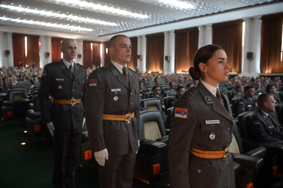 Obučeni da služe otadžbini! U Domu Garde promovisano novih 151 podoficira Vojske Srbije