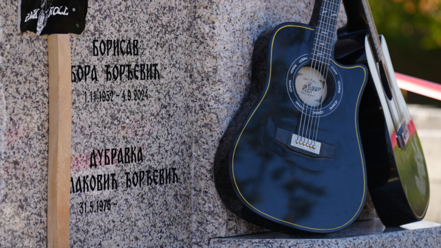 Prijatelj Bore Čorbe obišao rokerov grob: Da je poživeo, obeležavao bi svoj 73. rođendan (FOTO)