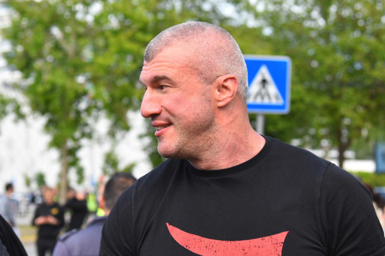 Pozlilo mu: Uhapšeni Miša Bačulov prebačen u Urgentni centar, žali se na srce