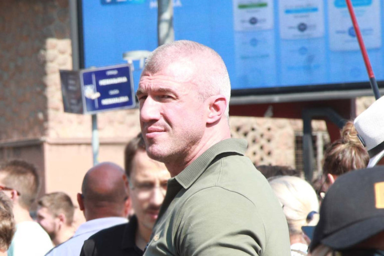 Hitno se oglasio MUP: Sve je laž, nije ni bio angažovan na protestu u Novom Sadu