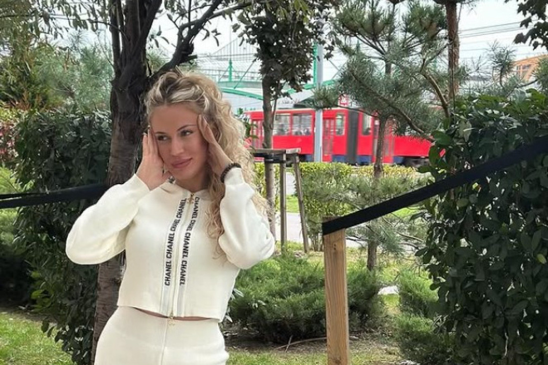 Mama puca u bikiniju: Milica Veličković pokazala formu, sva je u mišićima (FOTO)