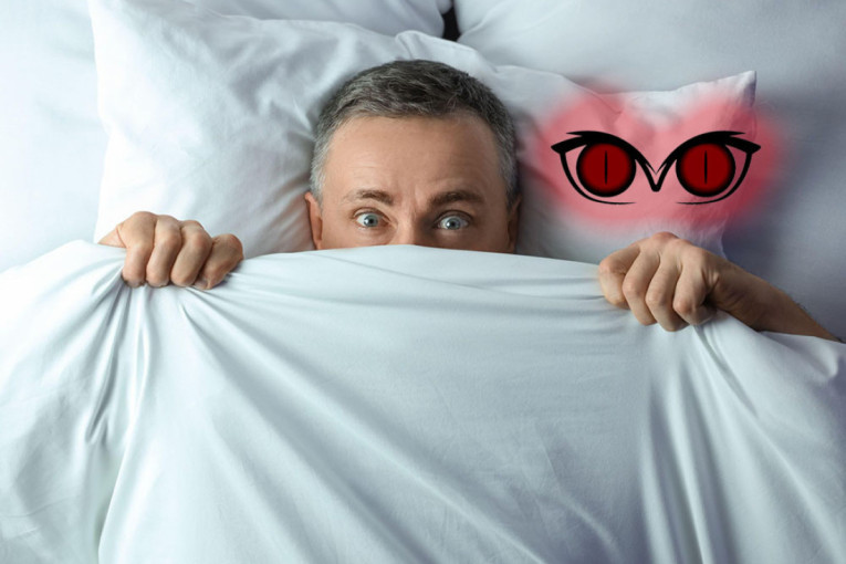 Dok je ležao u hotelskoj sobi čuo je neobičan zvuk: Pogledao je ispod kreveta, a onda je usledio užas (VIDEO)