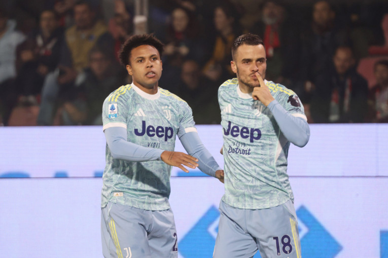 Pavlović je heroj Milana, Dibala tragičar Rome! Pogledajte gol odluke Srbina u FULL HD hajlajtsima! (VIDEO)