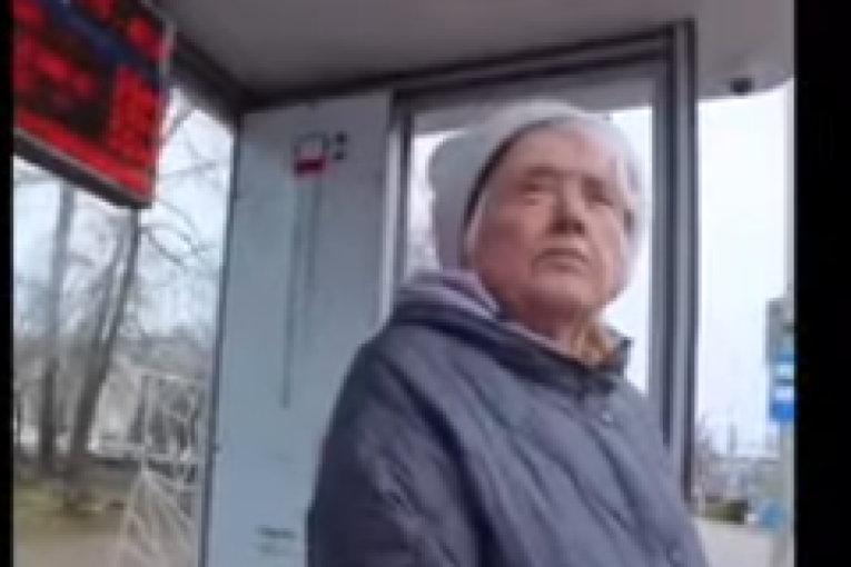 Ovo morate videti! Baka iz Rusije ista Donald Tramp (VIDEO)