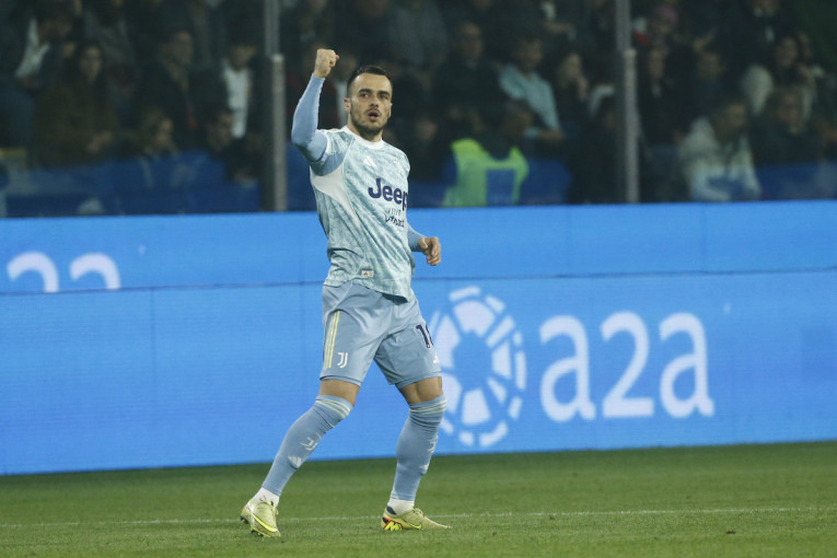 Zvezda ponovo razočarala! Radnik sapleo šampiona na Marakani! (VIDEO)