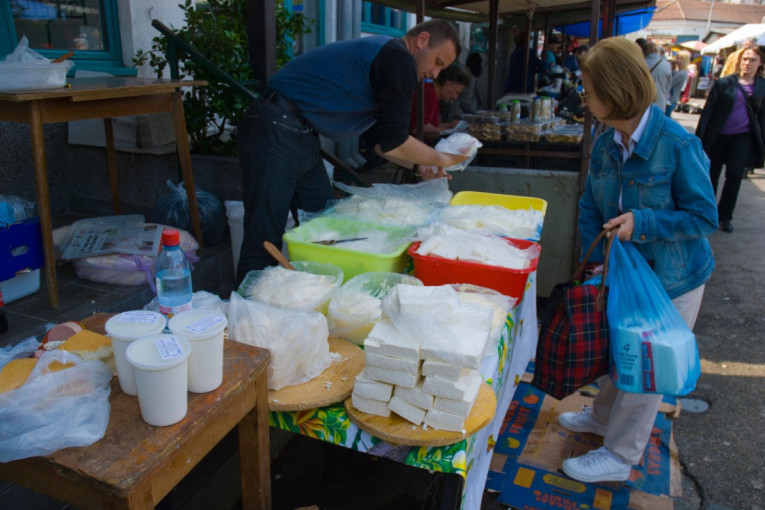 Prodaju ubuđalu hranu! Inspekcija razvalila 14 pijaca