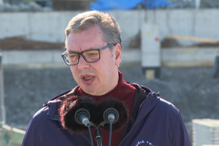 Vučić: Moja ruka je pružena svima koji drugačije misle, nudim dijalog!