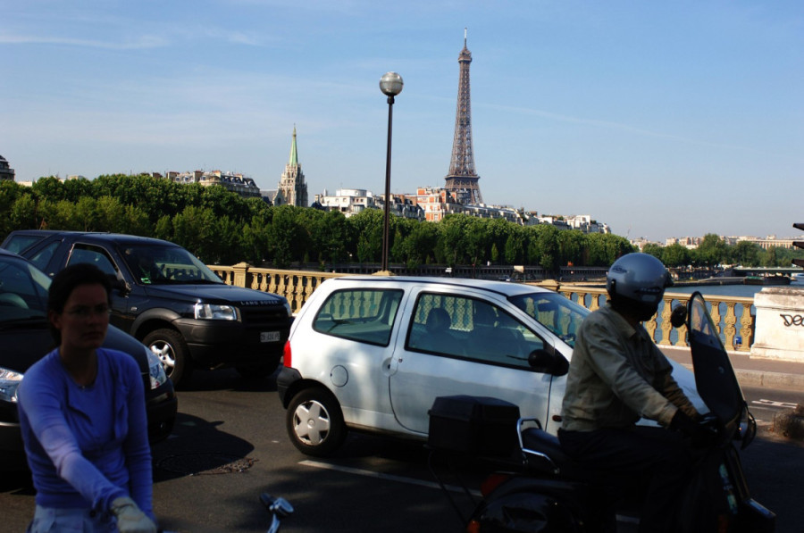 Filmsko bekstvo u centru Pariza: Zatvorenik umakao čuvarima tokom izleta u Luvr!