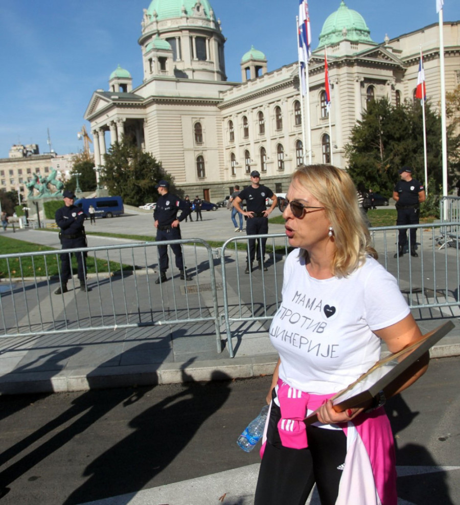 Haos ispred Skupštine: 226 blokadera pokušava da sprovede teror! (FOTO/VIDEO)