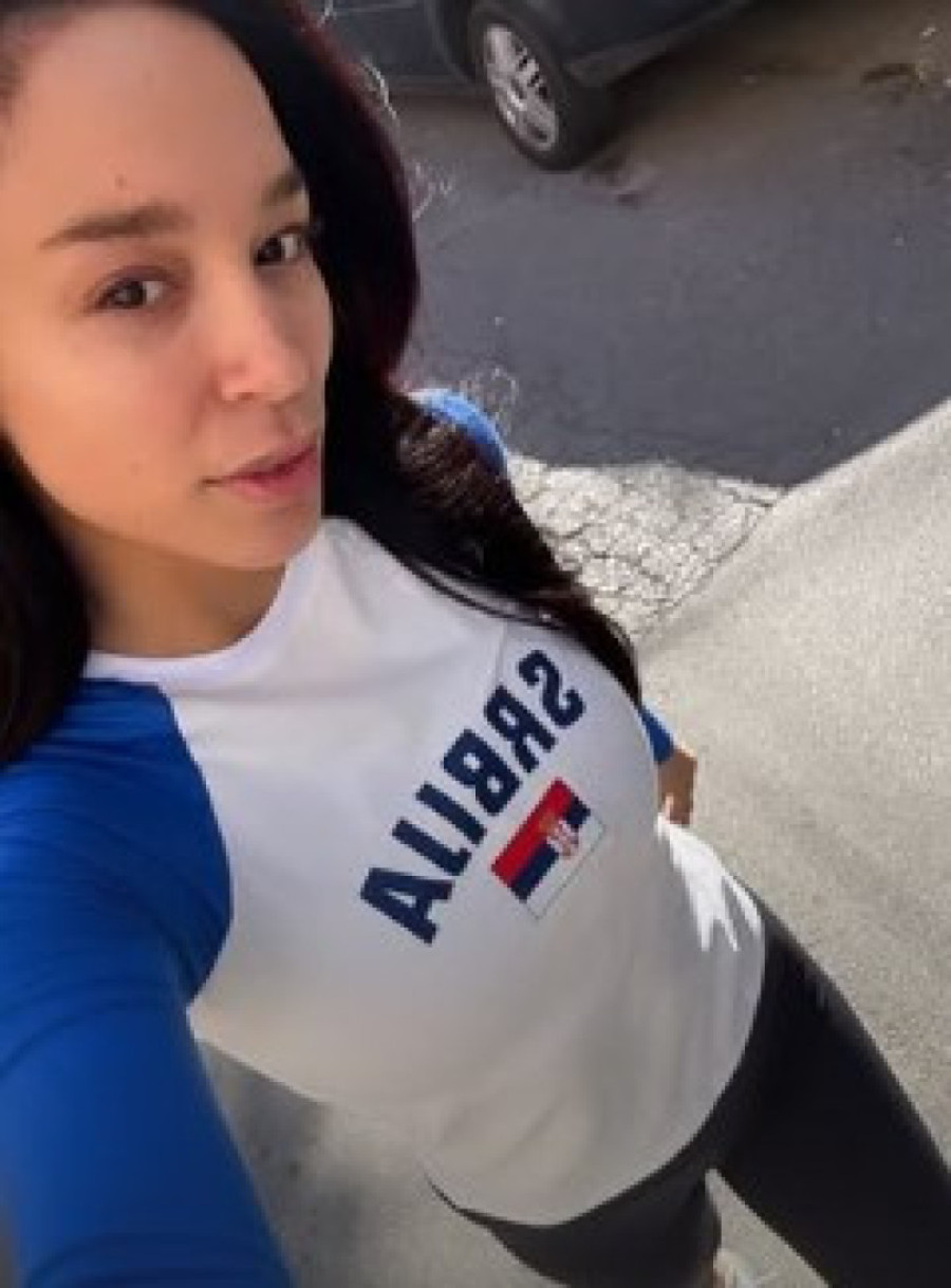 Edita Aradinović bez trunke šminke i filtera: Pevačica pokazala pravo lice (FOTO)