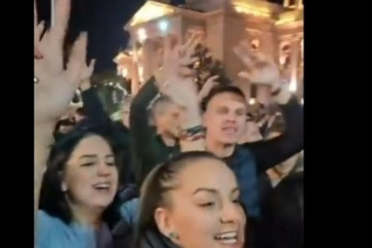 Blokaderi povukli poruku koju su poslali okupljenima ispred Skupštine (FOTO)