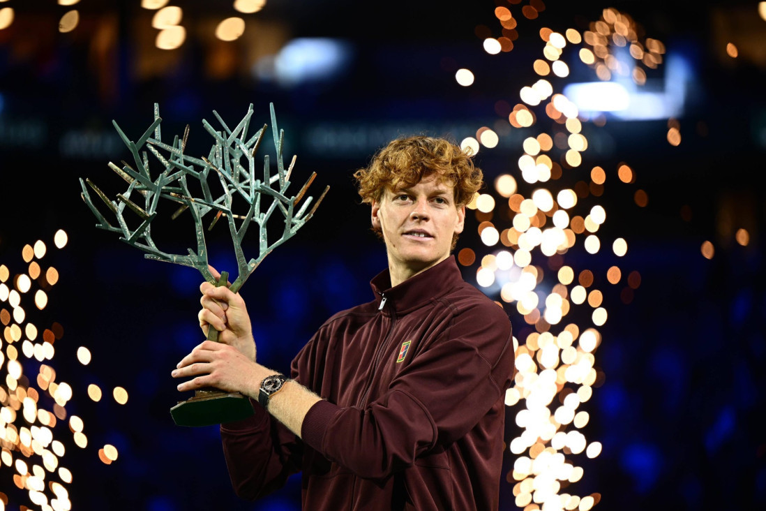 Siner se s peharom u Parizu vraća na vrh ATP liste!