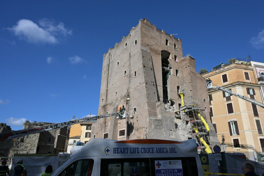 Čuju se samo jezivi krici mučenih ljudi pod ruševinama! Rim ne pamti ovakvu tragediju - građani gledaju i plaču! (VIDEO)