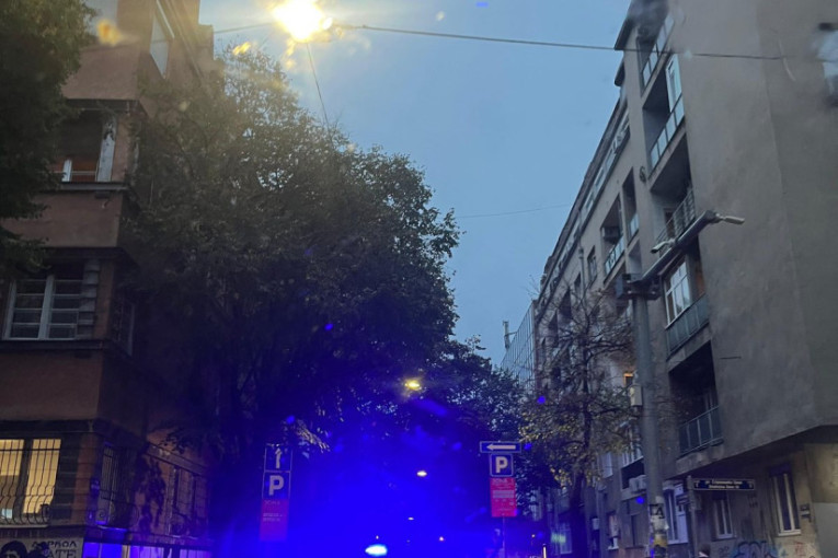 Drama na Dorćolu: Gori stan u Kapetan Mišinoj ulici, vatrogasci se bore s plamenom! (FOTO/VIDEO)