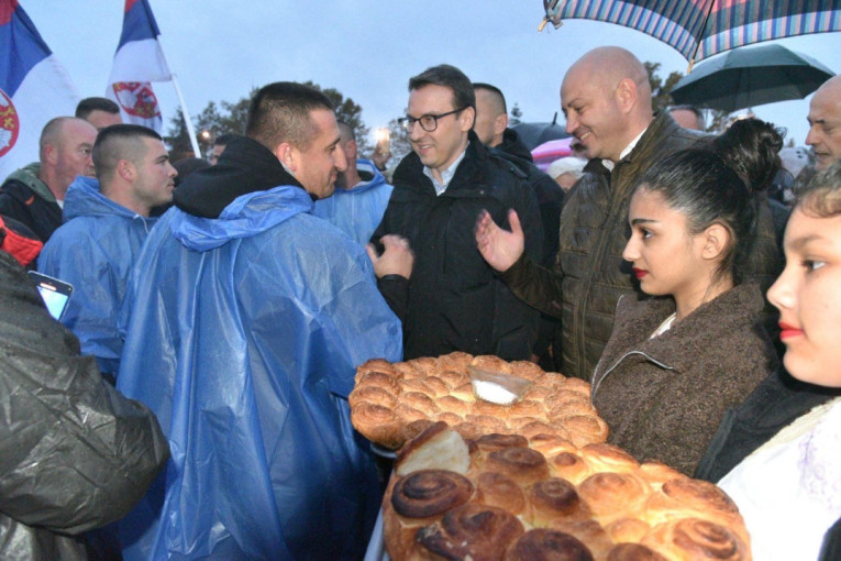 Petković: Velika zahvalnost herojima sa KiM koji pešače ka Novom Sadu