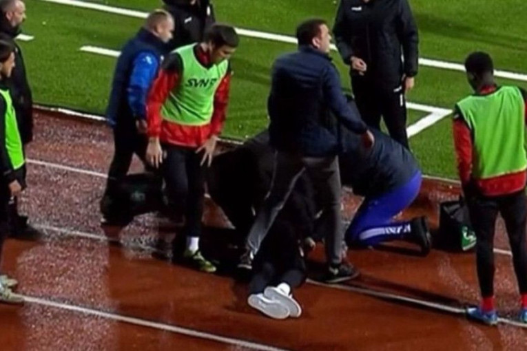 Šok u Superligi! Trener Radničkog 1923 preminuo na utakmici u Lučanima!
